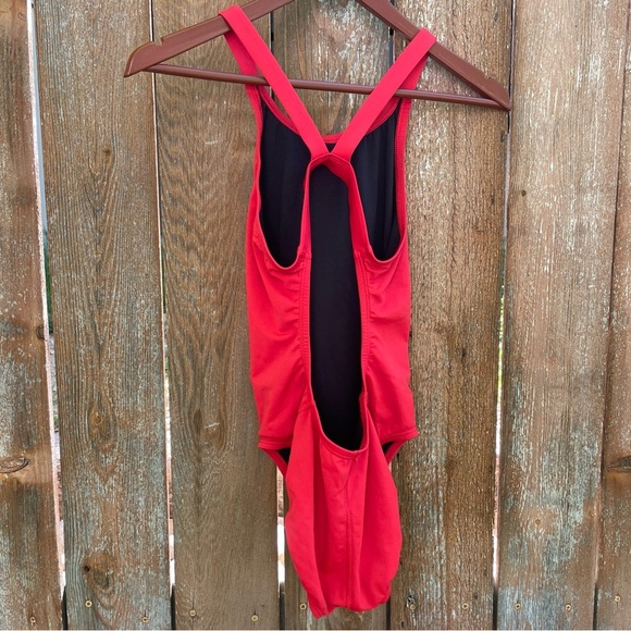 NIKE Hydrastrong Women’s Red One-Piece RacerBack Team Swimsuit Size 6 - Picture 7 of 12